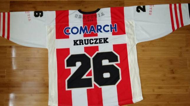 Pani Małgorzata wylicytowała bluzę Macieja Kruczka  #GramDlaCiebie