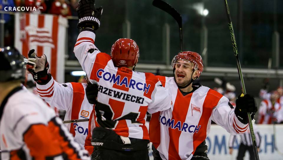 Radziszewski saves five penalty shots as Pasy win 3-2!