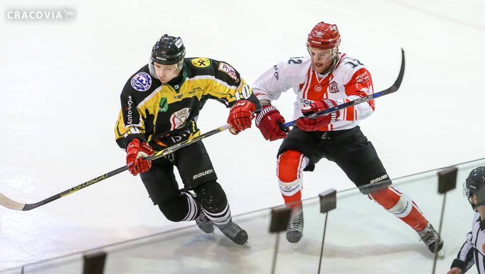 Pasy dominate JKH in double-digit victory!