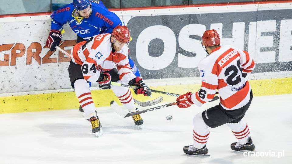 Win at the Orlik’s ice rink!