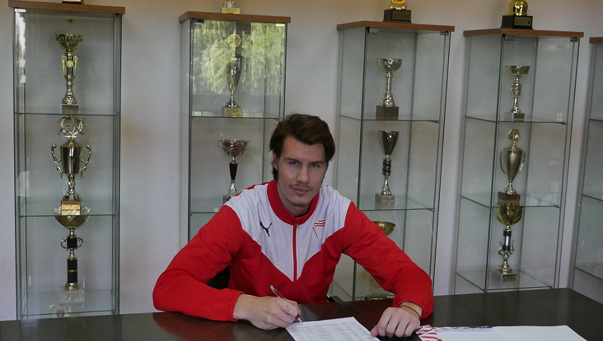 Štěpán Csamangó wzmacnia Comarch Cracovię!