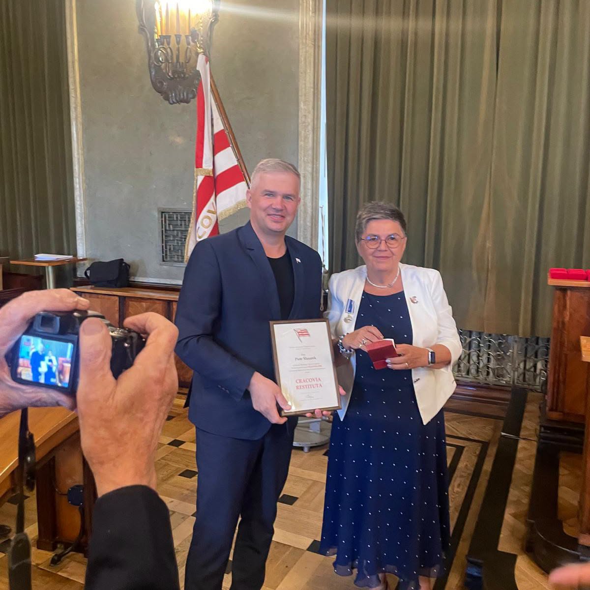 Trener Żaków Starszych Piotr Ślusarek otrzymał medal Cracovia Restituta