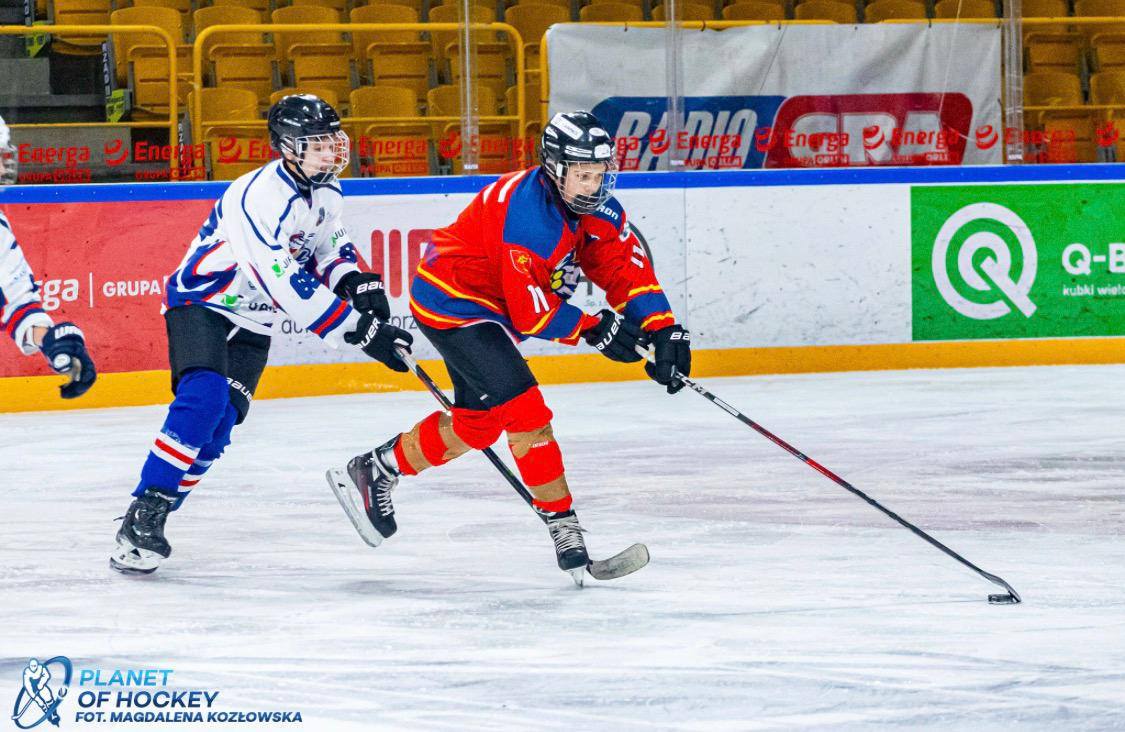 Juniorzy młodsi AH Cracovia Canpack w barwach Podhala