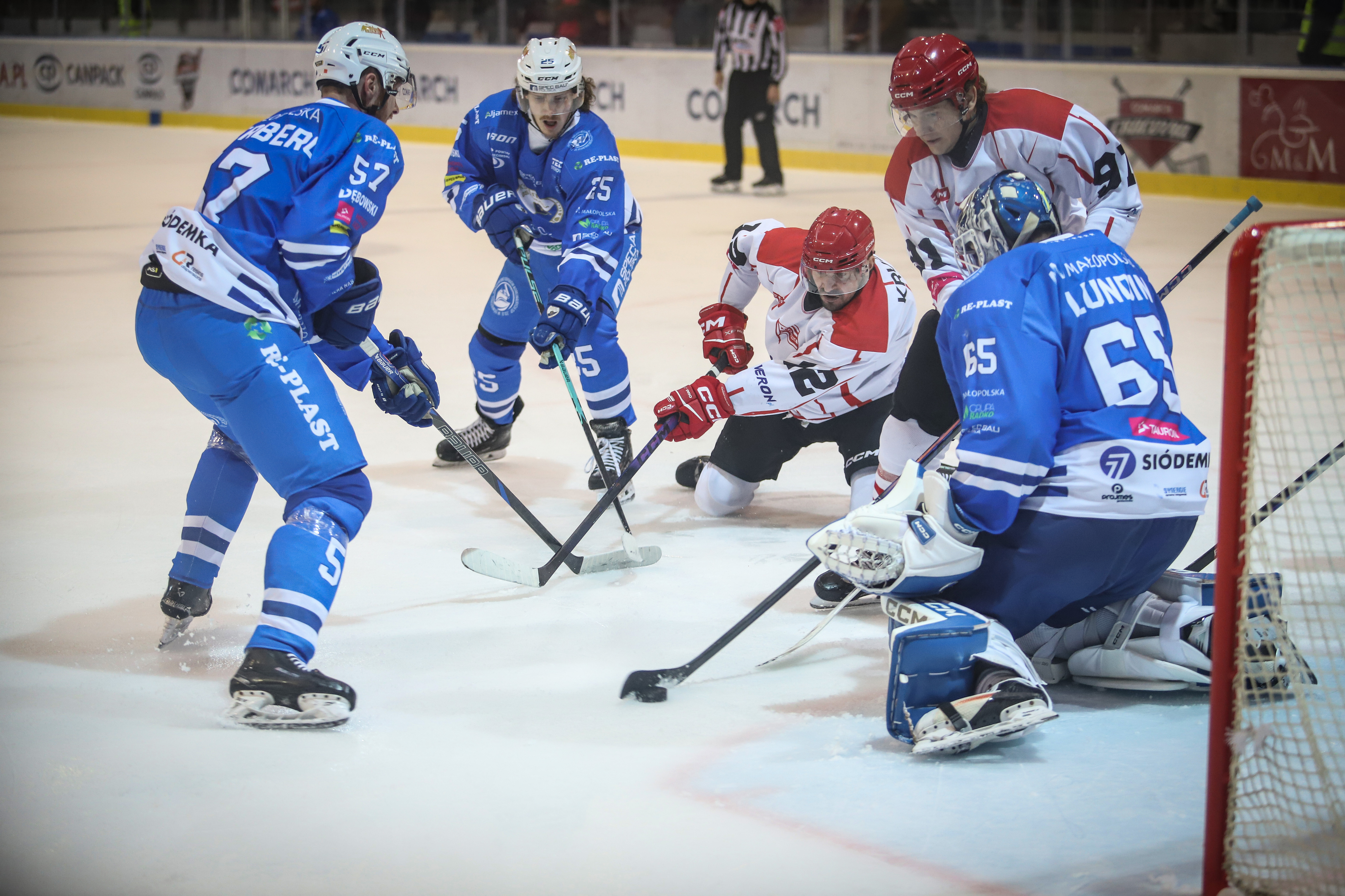 Wyrównane derby z Unią
