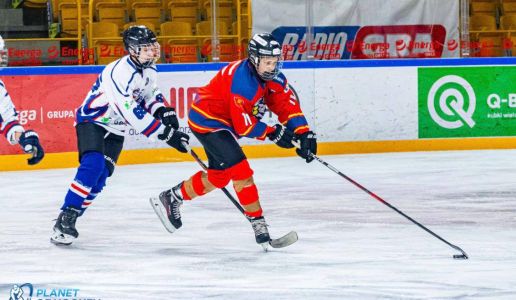 Juniorzy młodsi AH Cracovia Canpack w barwach Podhala