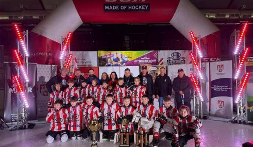 Srebro grupy minihokeja w Czerkawski Cup