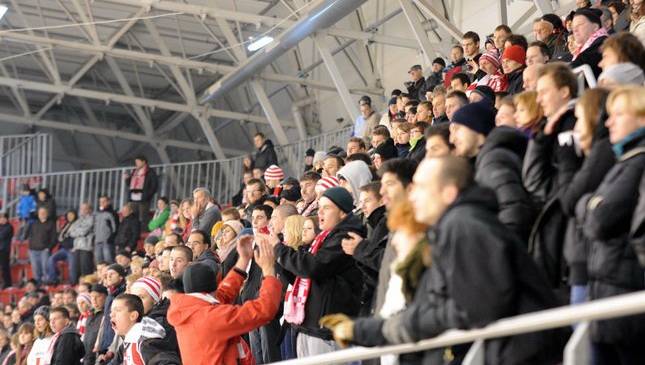 "Teddy Bear Toss" na lodowisku Cracovii!