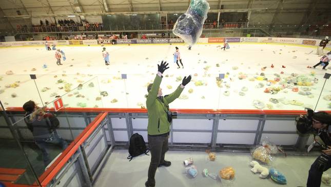 Taki właśnie był "Teddy Bear Toss" na Cracovii 