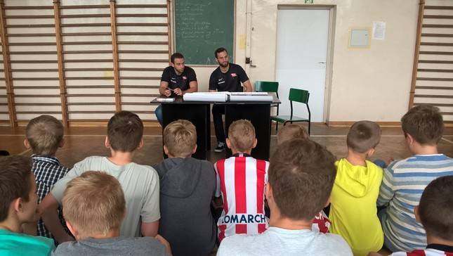 Marek Wróbel i Dawid Maciejewski na "Pasiastej lekcji WF"