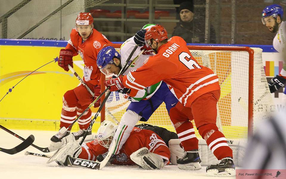 Gol Kapicy, zwycięstwo Włochów na początek turnieju EIHC